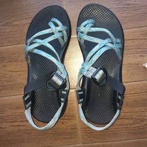 Double toe trapped Chaco Sandals!!